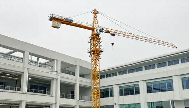 塔式起重机在建筑施工中的适用条件与选择依据